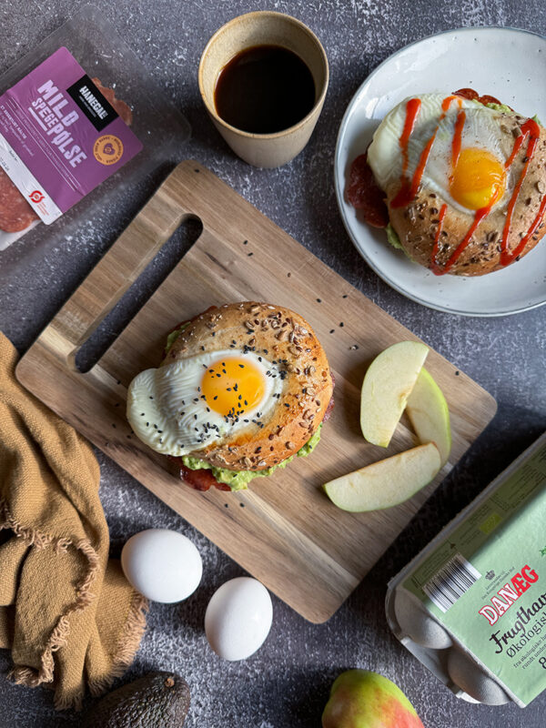 15100_Breakfast_Bagel_m_æg_mild_spegepølse_avocado_03b