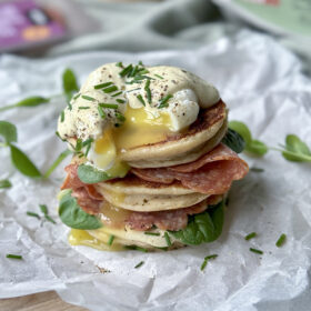 15100_Eggs Benedict_inspirerede_pandekager_m_mild_spegepølse_03b
